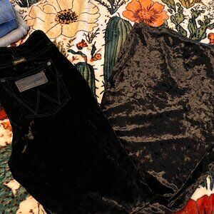 Black Velvet Wrangler Retro Bell Bottoms - Size 29x32 (NWOT)